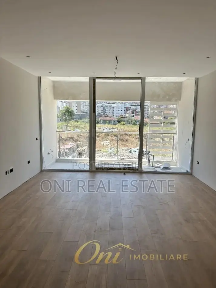 Office to rent Komuna e Parisit - Kristal Center (Tirana - city)