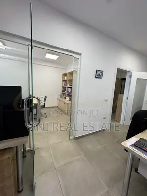 Office to rent Komuna e Parisit - Kristal Center (Tirana - city)