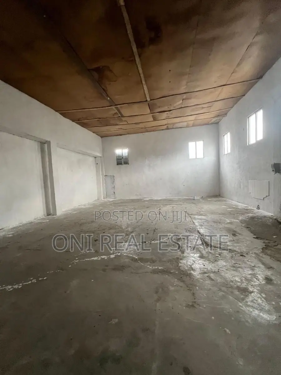 Warehouse to rent Misto Mame - American Hospital 3 (Tirana - city)