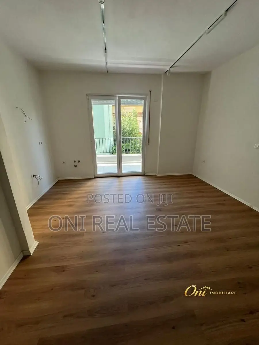 Office to rent New Bazaar - Red School (Tirana - city)