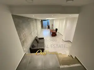 Office to rent Wilson Square (Tirana - city)