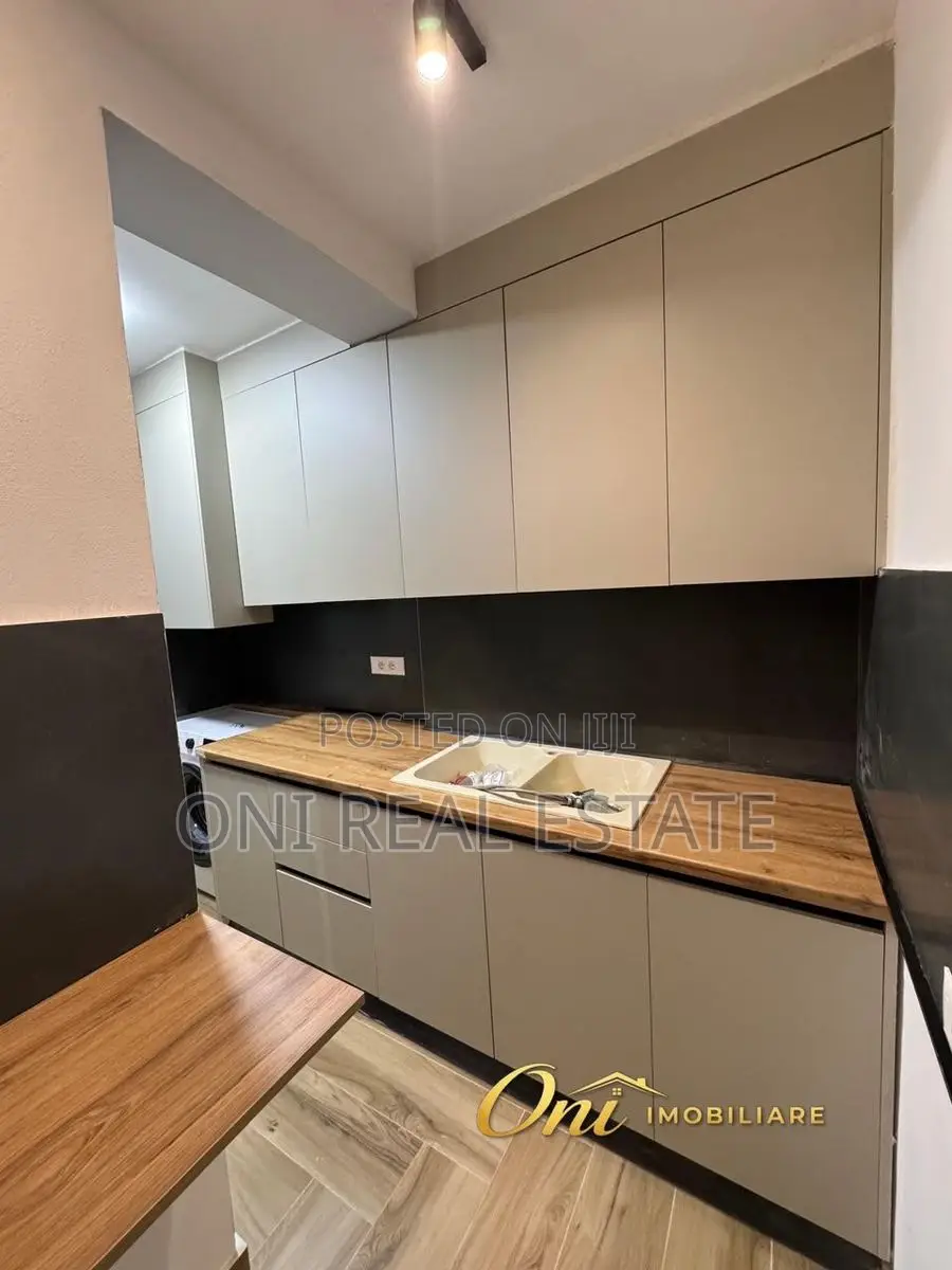 Apartment to rent Pallati me Shingjeta - Irfan Tomini Str. (Tirana - c