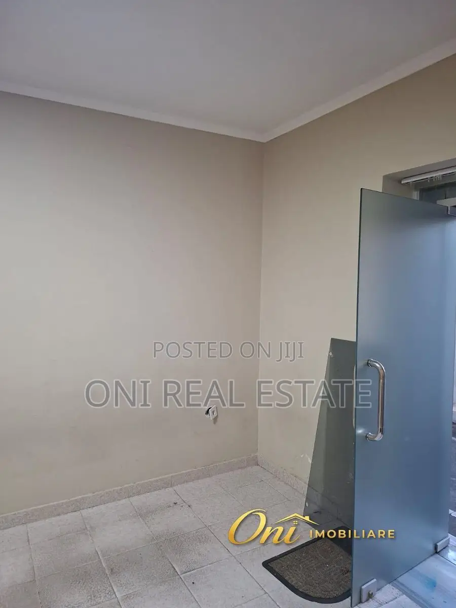 Store to rent Center (Tirana - city)