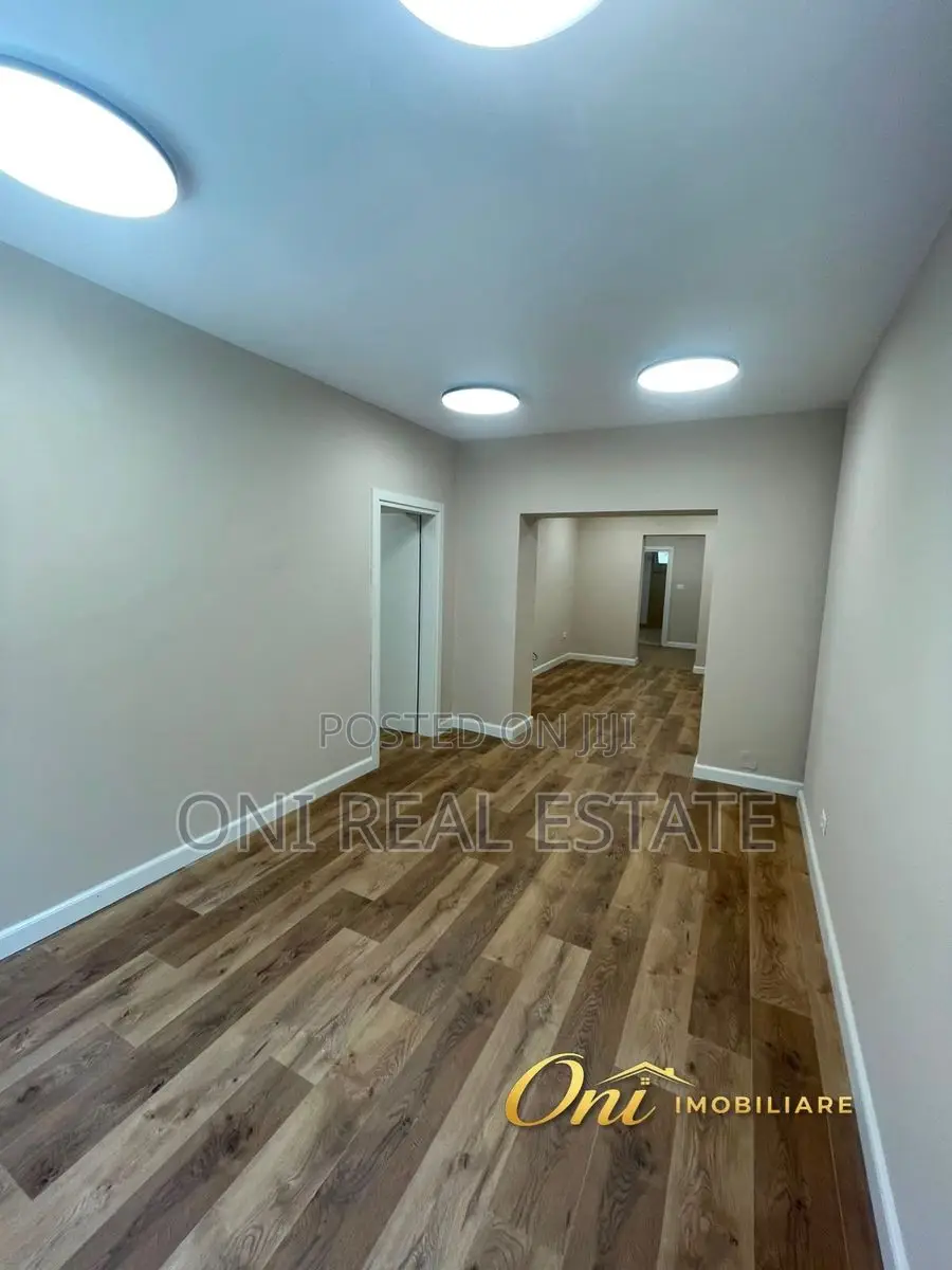 Office to rent Artificial Lake - Kosovars Str. (Tirana - city)
