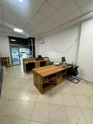 Store to rent Komuna e Parisit - Kristal Center (Tirana - city)