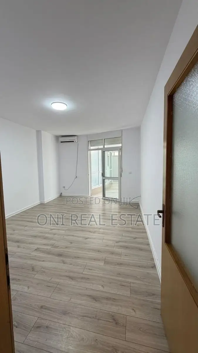 Store to rent Myslym Shyri Str. (Tirana - city)