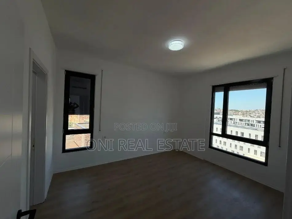 Office to rent 5 Maji Str. - Siri Kodra - Durresi Restaurant (Tirana -