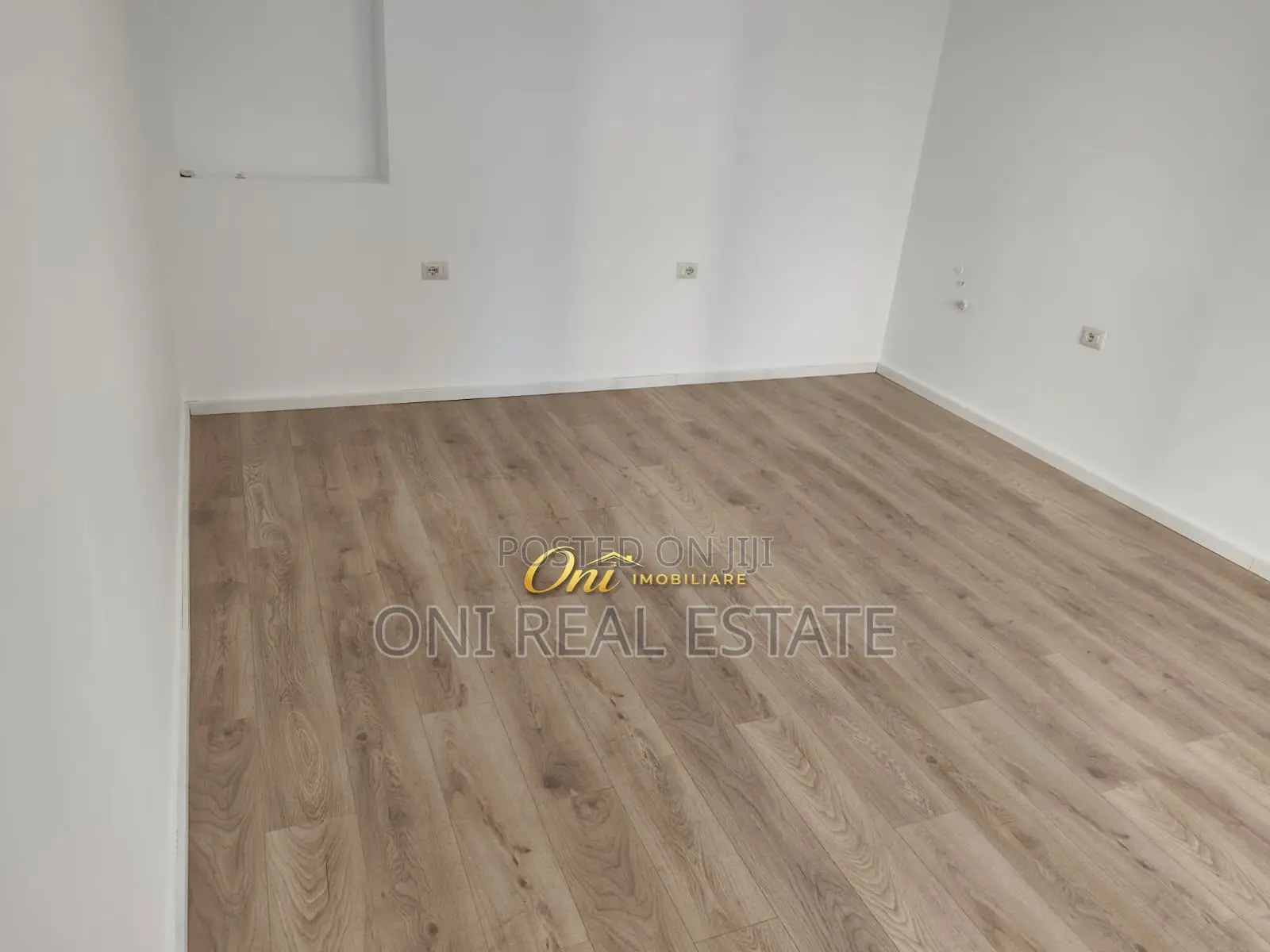 Office to rent Komuna e Parisit - Kristal Center (Tirana - city)