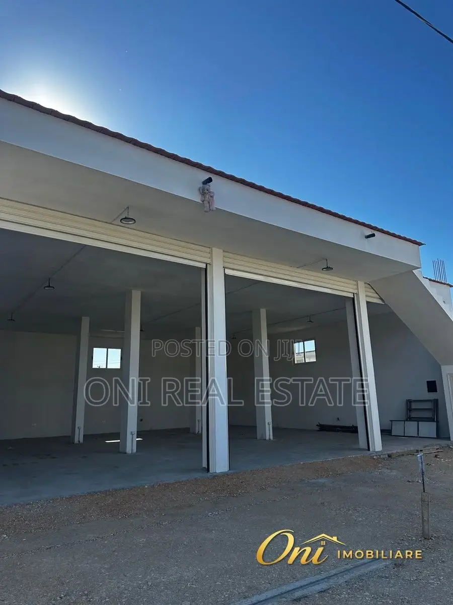 Business building to rent Center (Kamza City)