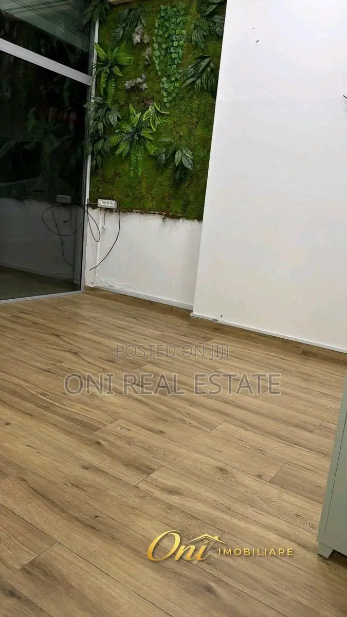 Store to rent Train Station - New Boulevard - Brrake (Tirana - city)