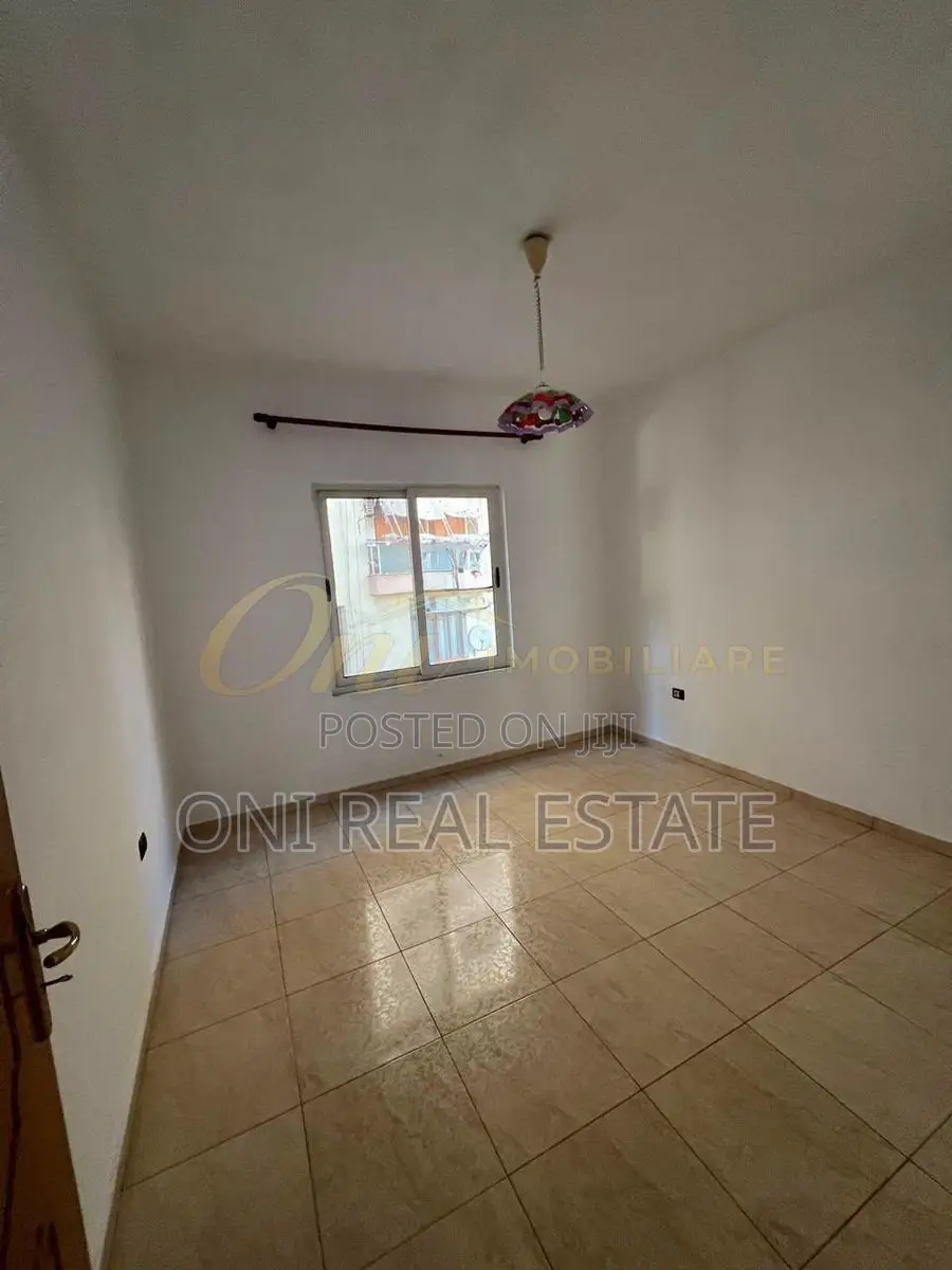 Office to rent Komuna e Parisit - Kristal Center (Tirana - city)