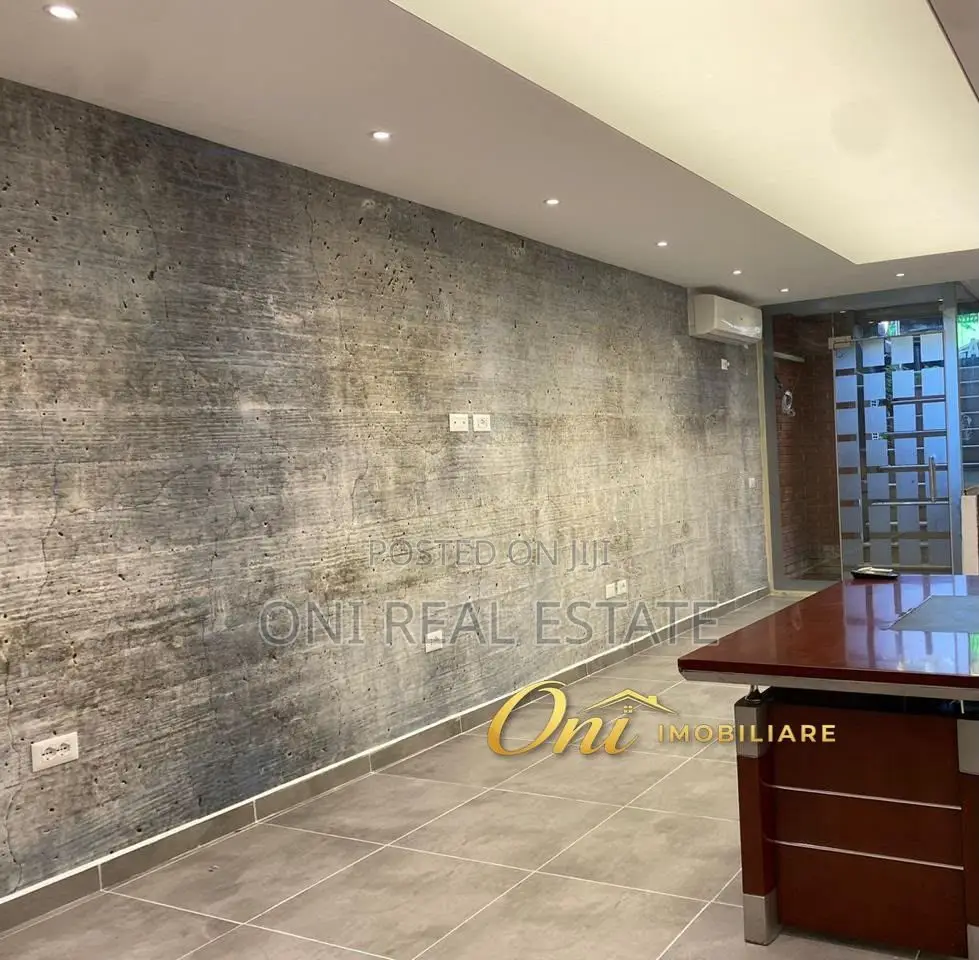 Office to rent Wilson Square (Tirana - city)
