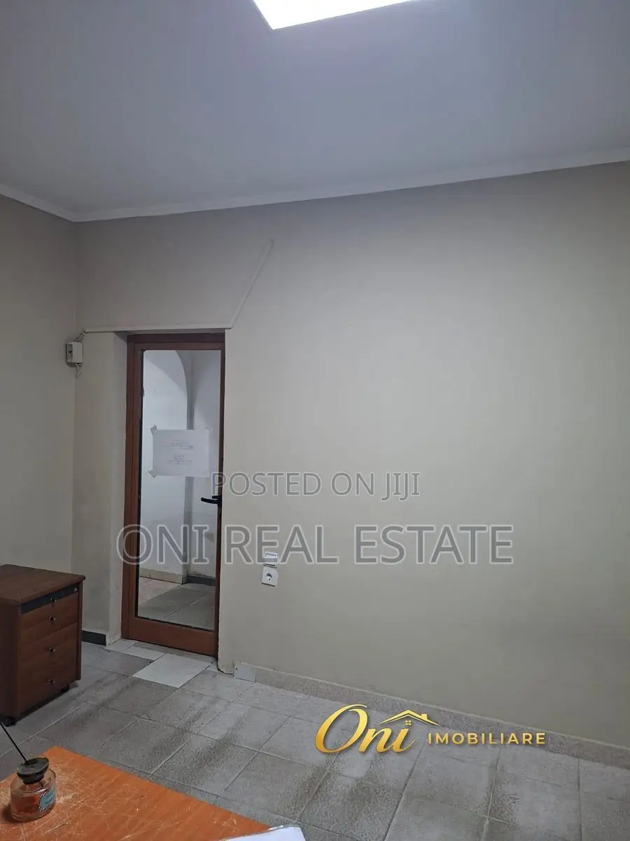 Store to rent Center (Tirana - city)