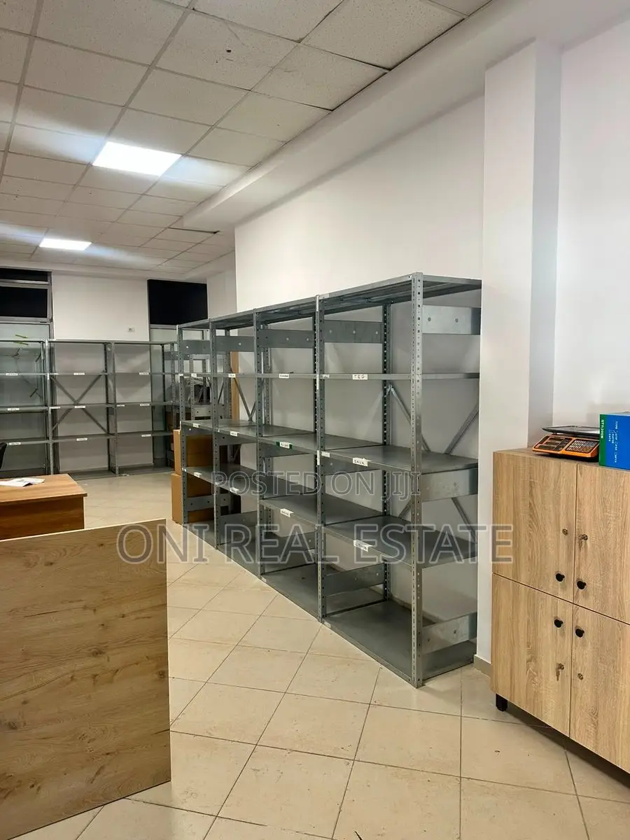 Store to rent Komuna e Parisit - Kristal Center (Tirana - city)