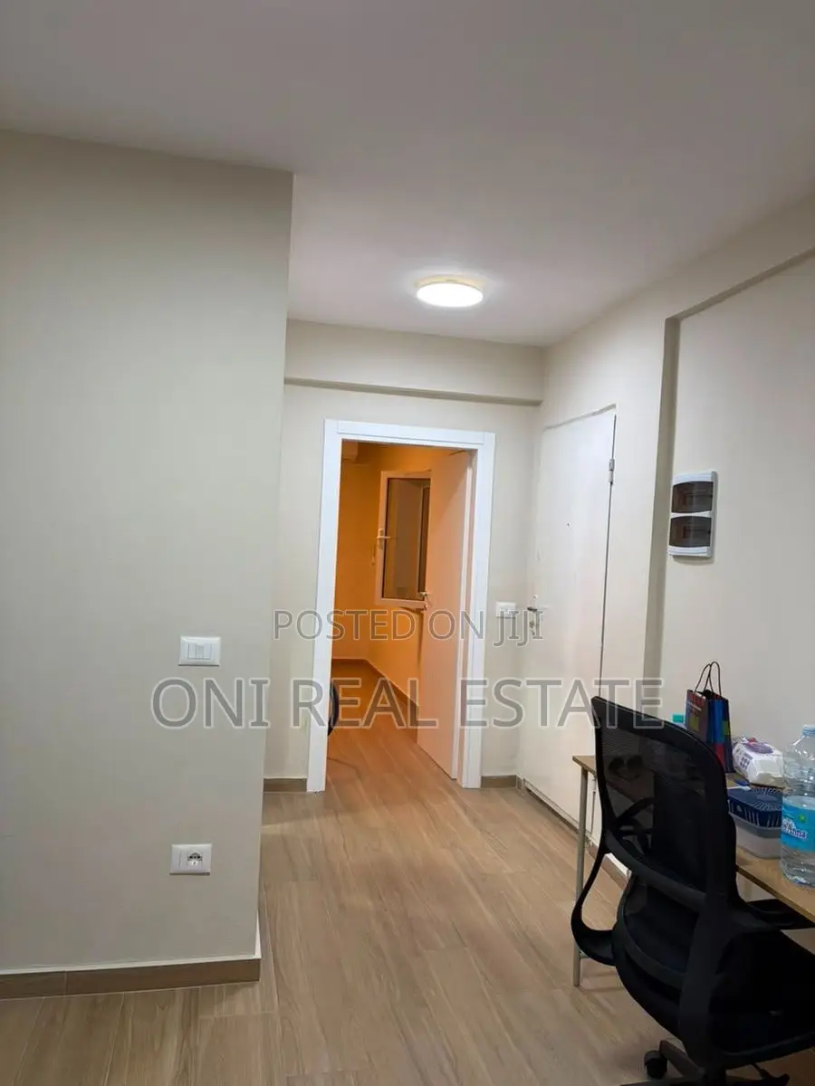 Office to rent Wilson Square (Tirana - city)