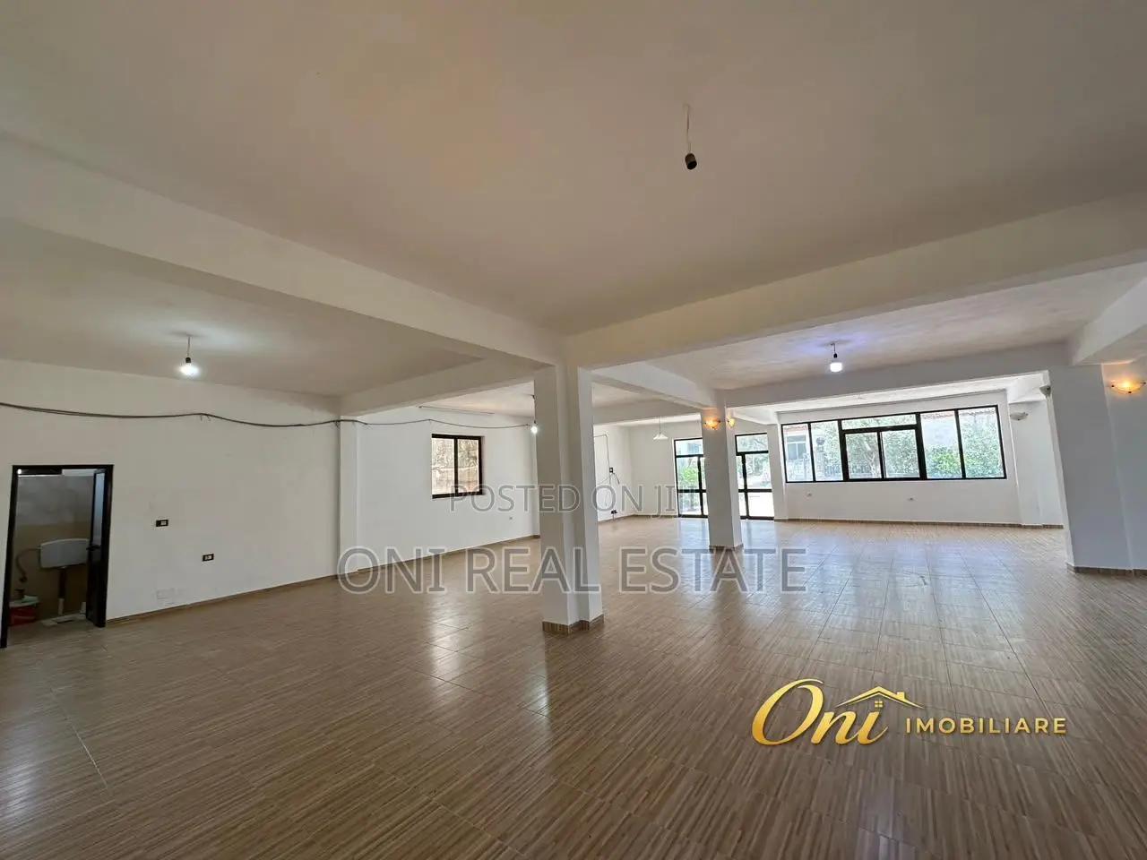 Business building to rent Sauk (Tirana - city)