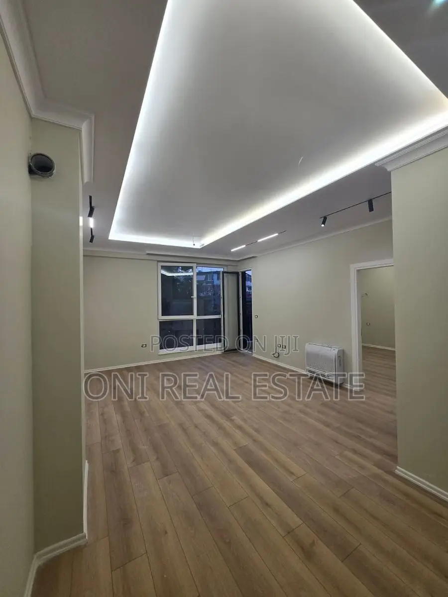 Office to rent Komuna e Parisit - Kristal Center (Tirana - city)
