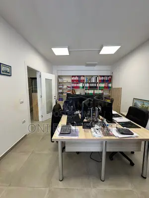Office to rent Komuna e Parisit - Kristal Center (Tirana - city)