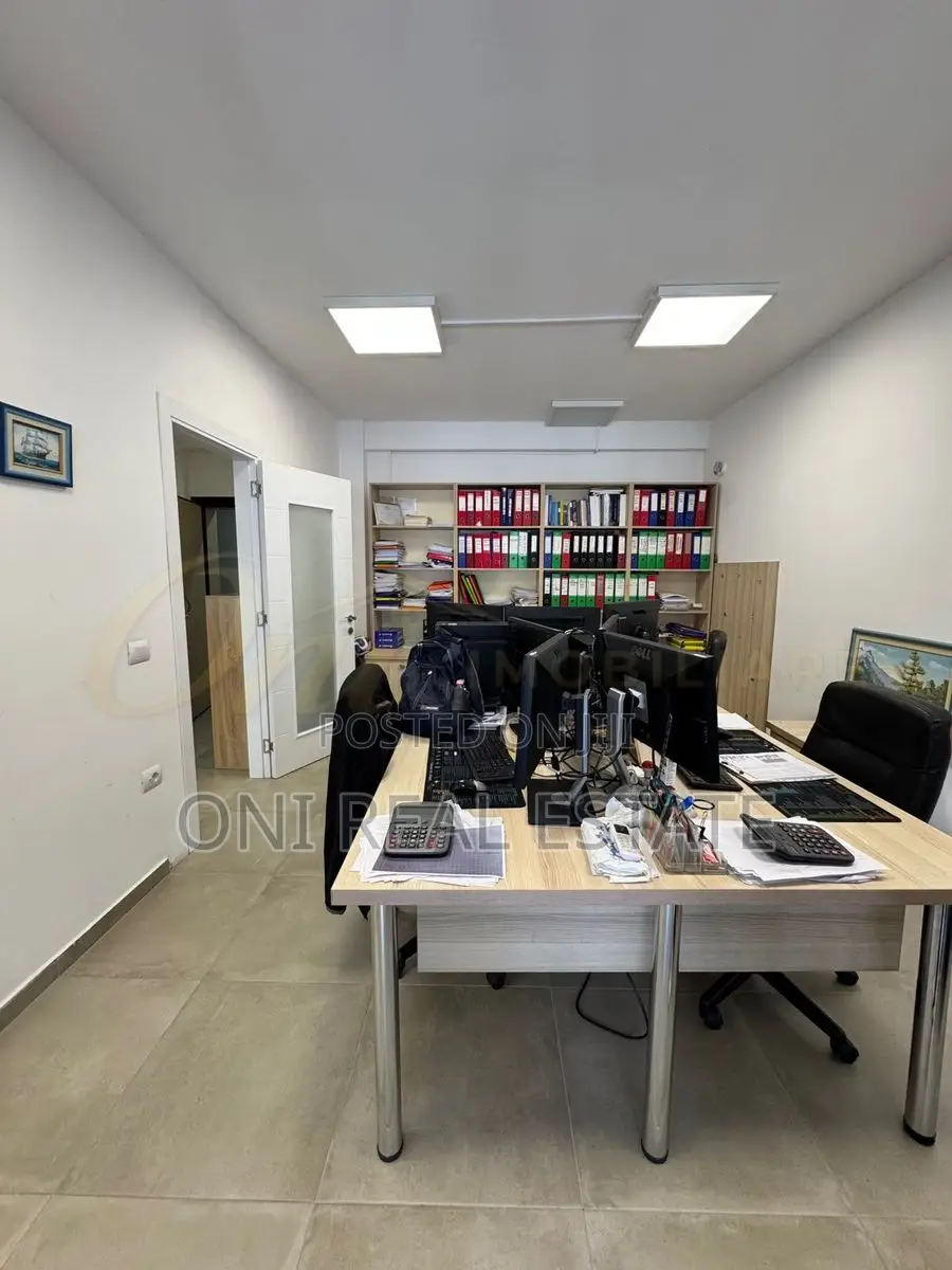 Office to rent Komuna e Parisit - Kristal Center (Tirana - city)