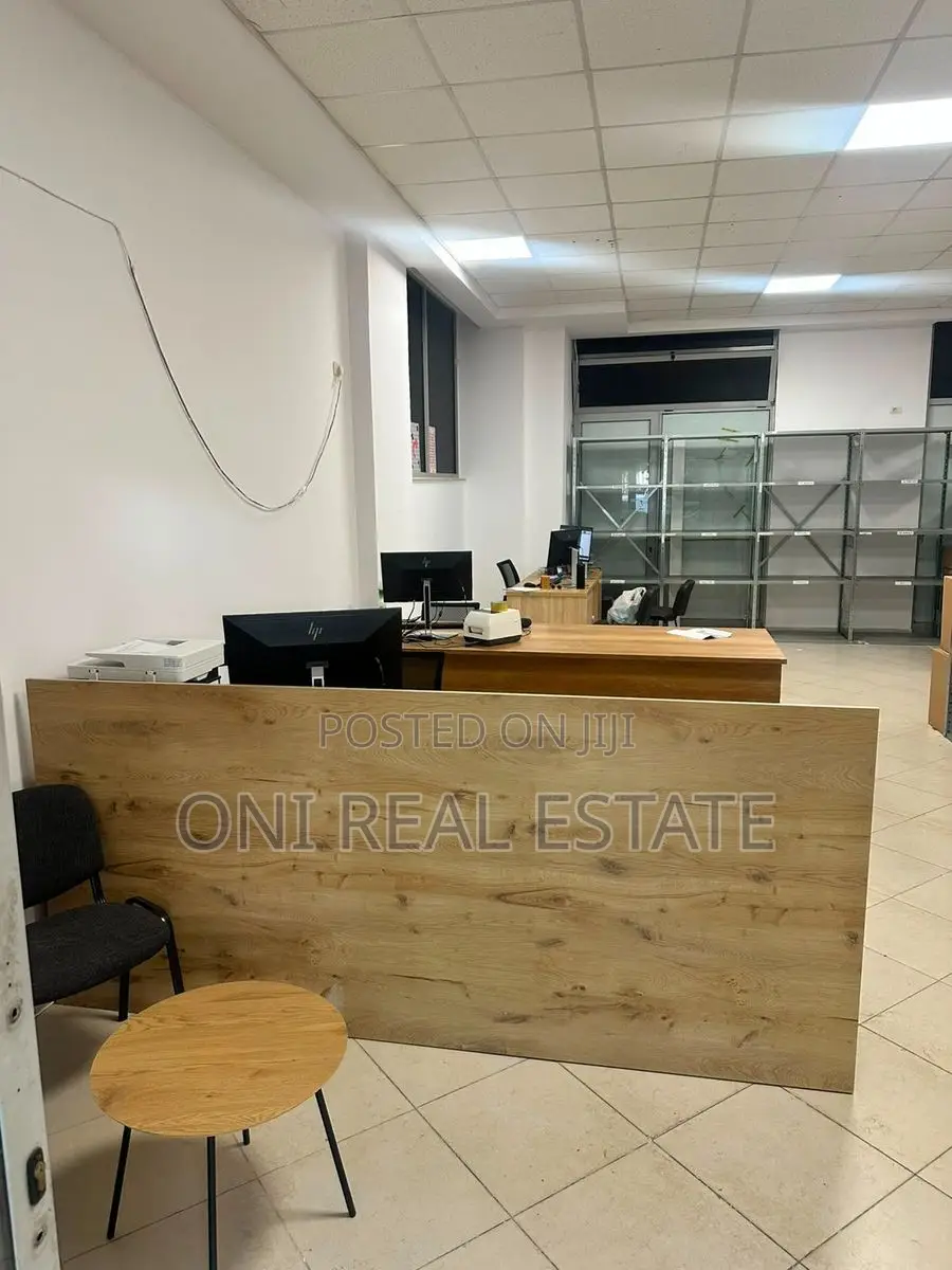 Store to rent Komuna e Parisit - Kristal Center (Tirana - city)