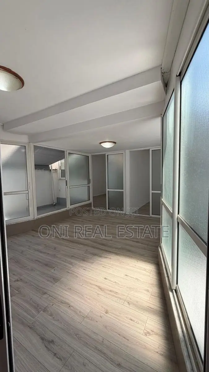 Store to rent Myslym Shyri Str. (Tirana - city)