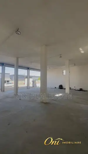 Business building to rent Center (Kamza City)