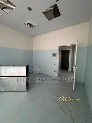 Store to rent Komuna e Parisit - Kristal Center (Tirana - city)