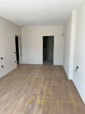 Office to rent Komuna e Parisit - Kristal Center (Tirana - city)
