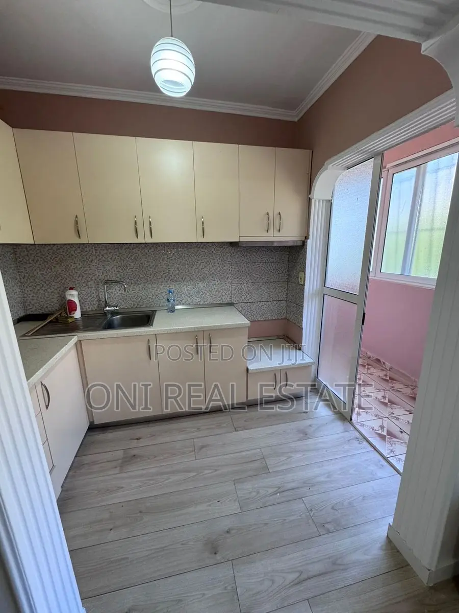 Apartment for sale Pallati me Shingjeta - Irfan Tomini Str. (Tirana - 