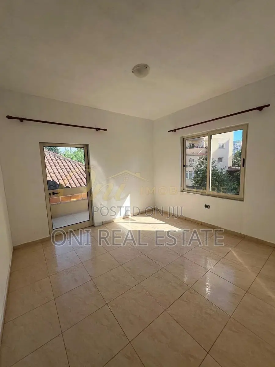 Office to rent Komuna e Parisit - Kristal Center (Tirana - city)