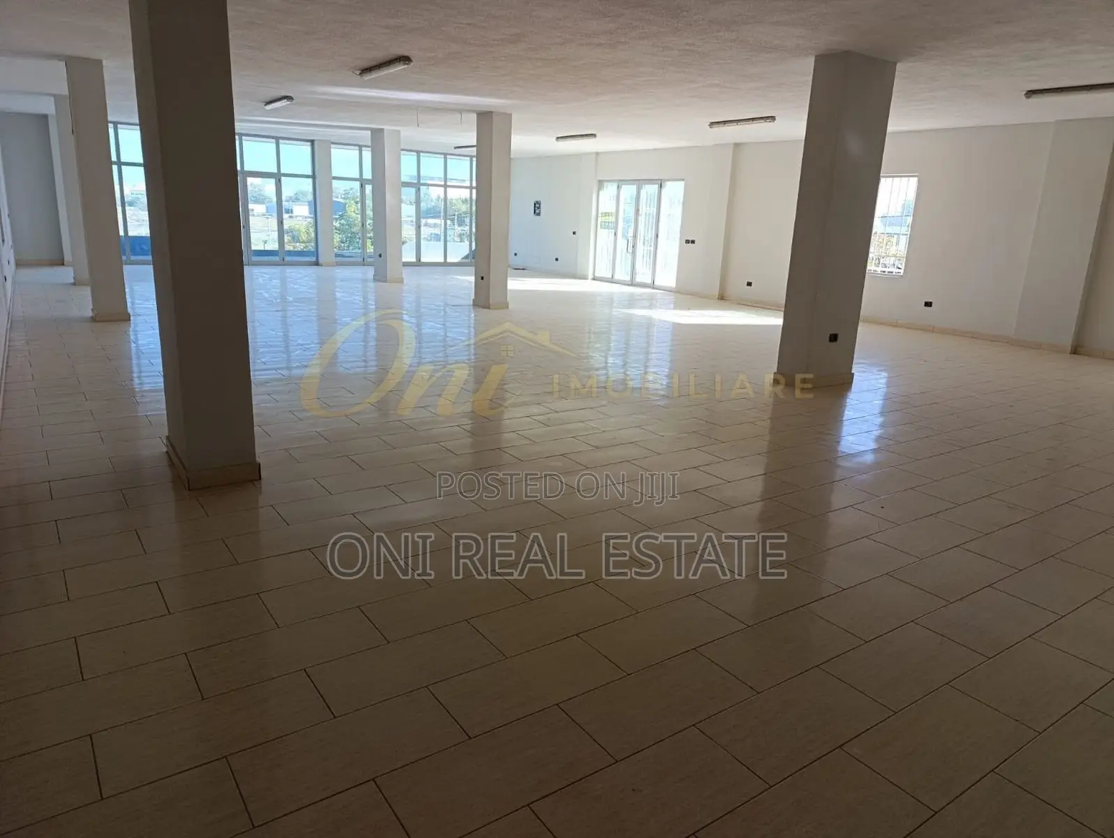 Business building to rent Casa Italia (Tirana - city)