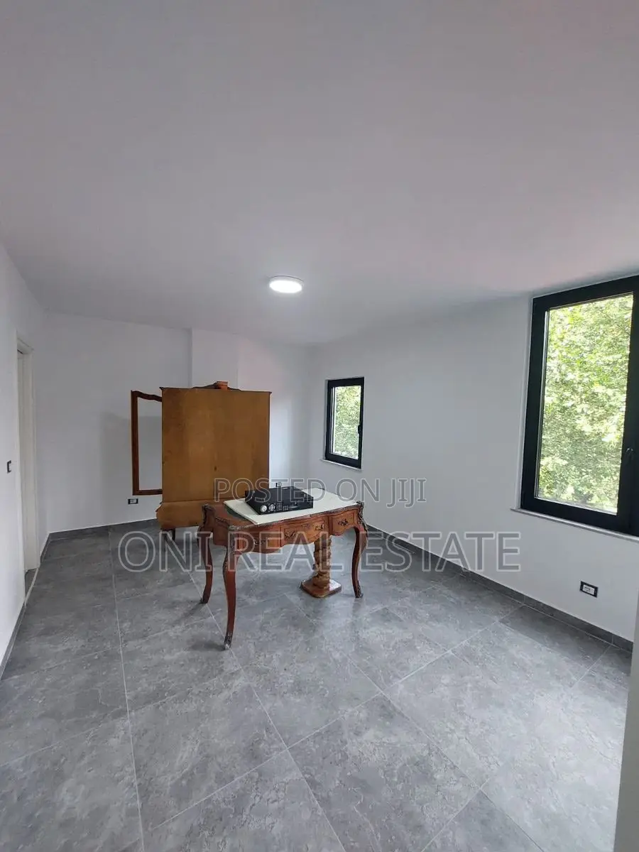 Office to rent Pallati me Shingjeta - Irfan Tomini Str. (Tirana - city