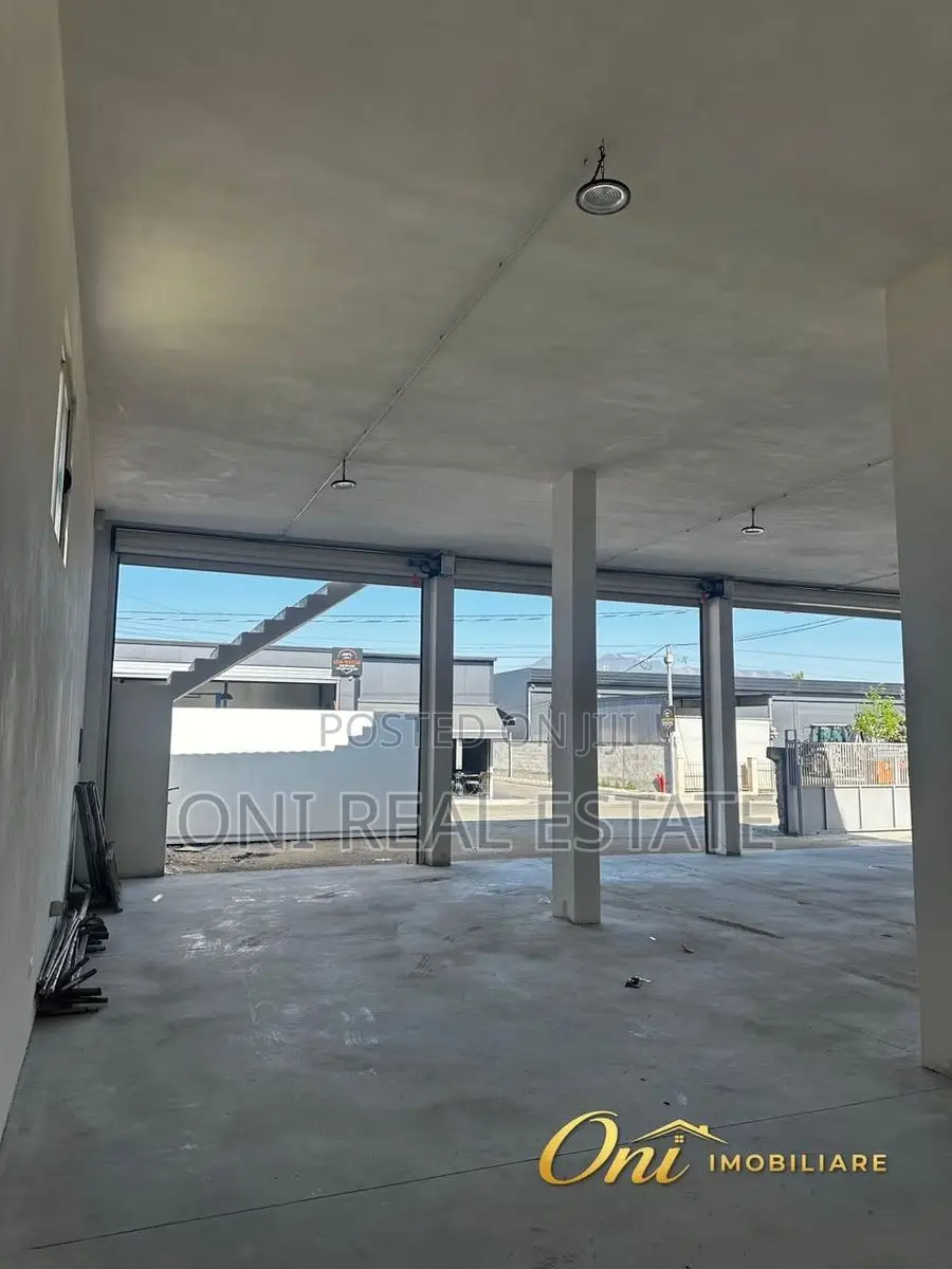 Business building to rent Center (Kamza City)
