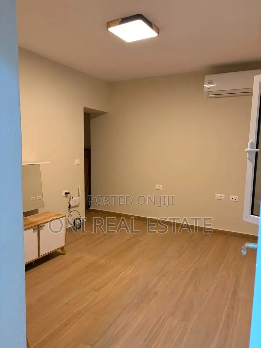 Office to rent Wilson Square (Tirana - city)