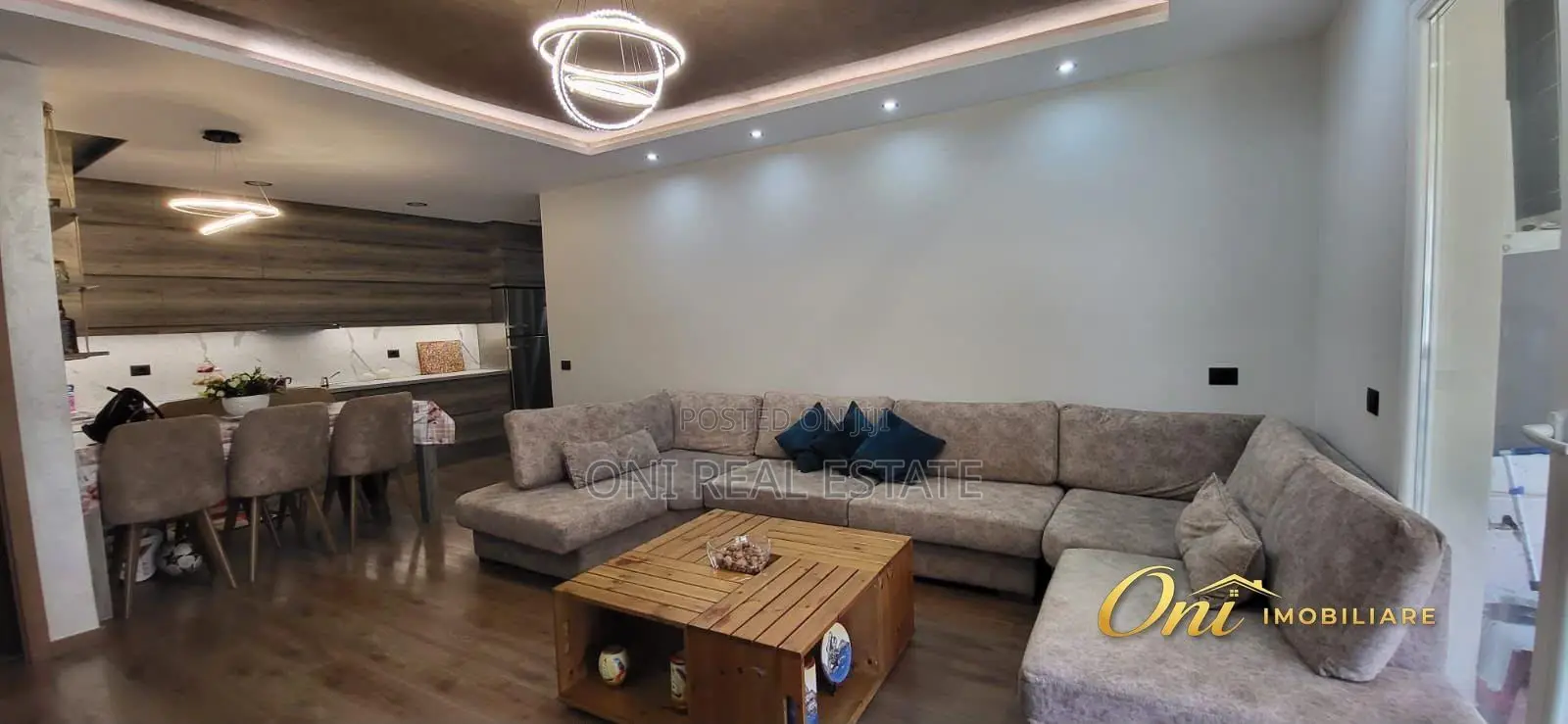 Apartment to rent Komuna e Parisit - Kristal Center (Tirana - city)