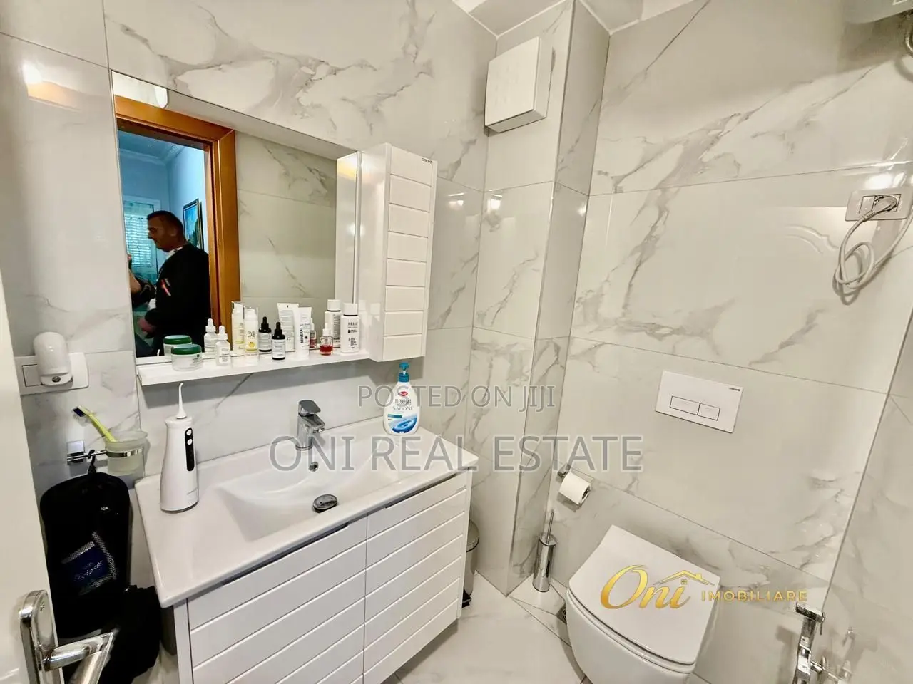 Apartment to rent Komuna e Parisit - Kristal Center (Tirana - city)