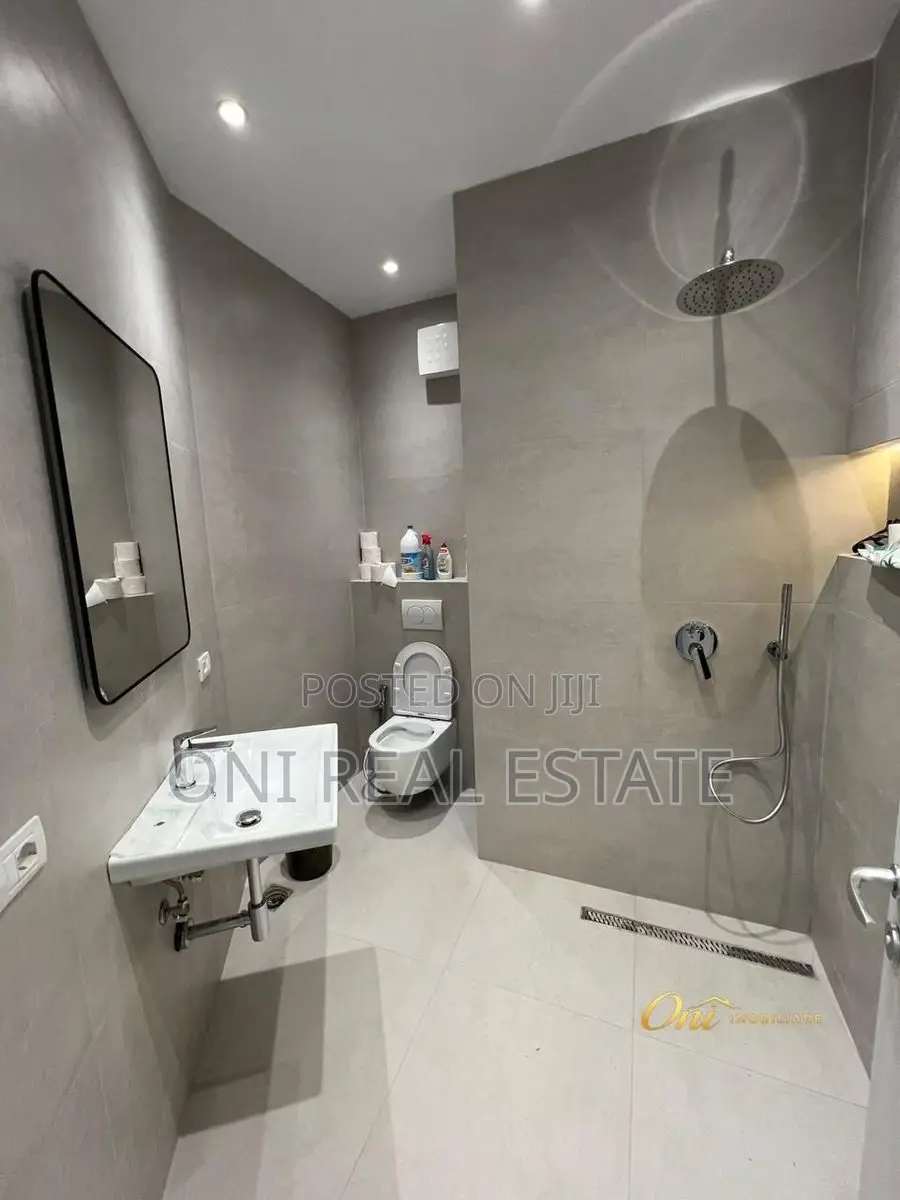 Office to rent New Bazaar - Red School (Tirana - city)