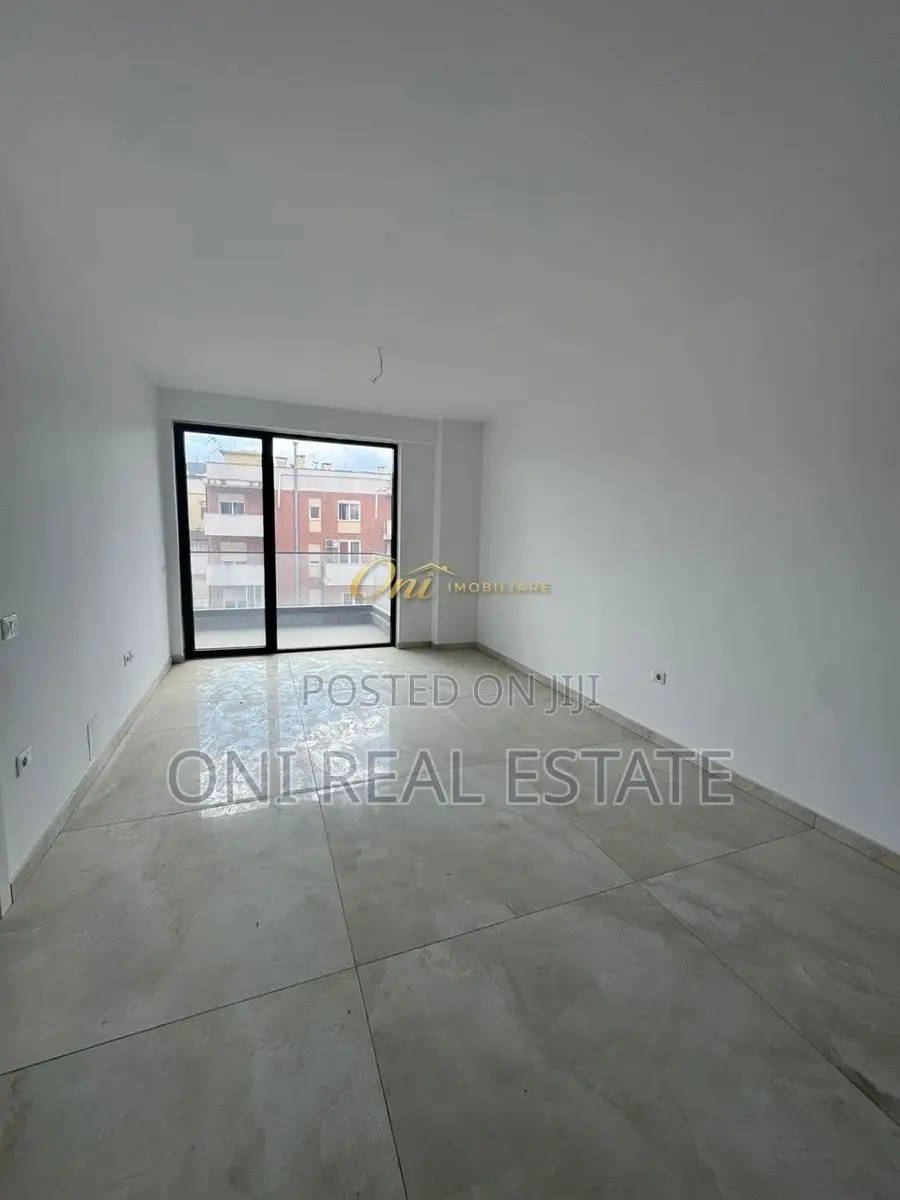 Office to rent Komuna e Parisit - Kristal Center (Tirana - city)