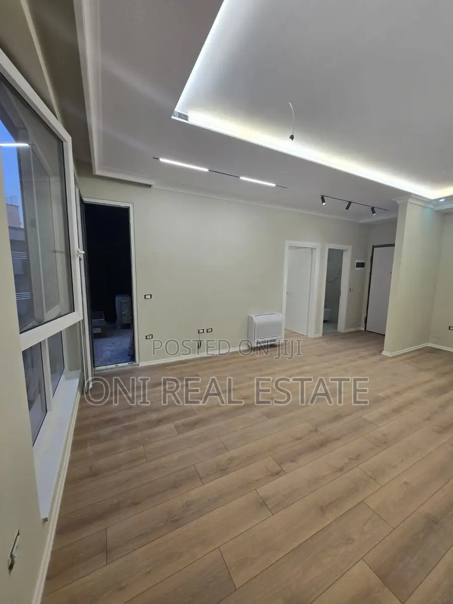 Office to rent Komuna e Parisit - Kristal Center (Tirana - city)