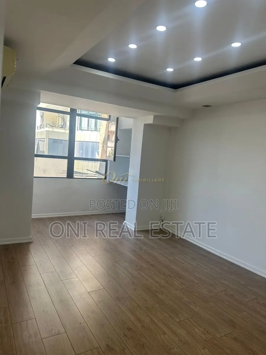 Office to rent Barrikadave Str. - King Zog I Blvd. - Maternity Hospita