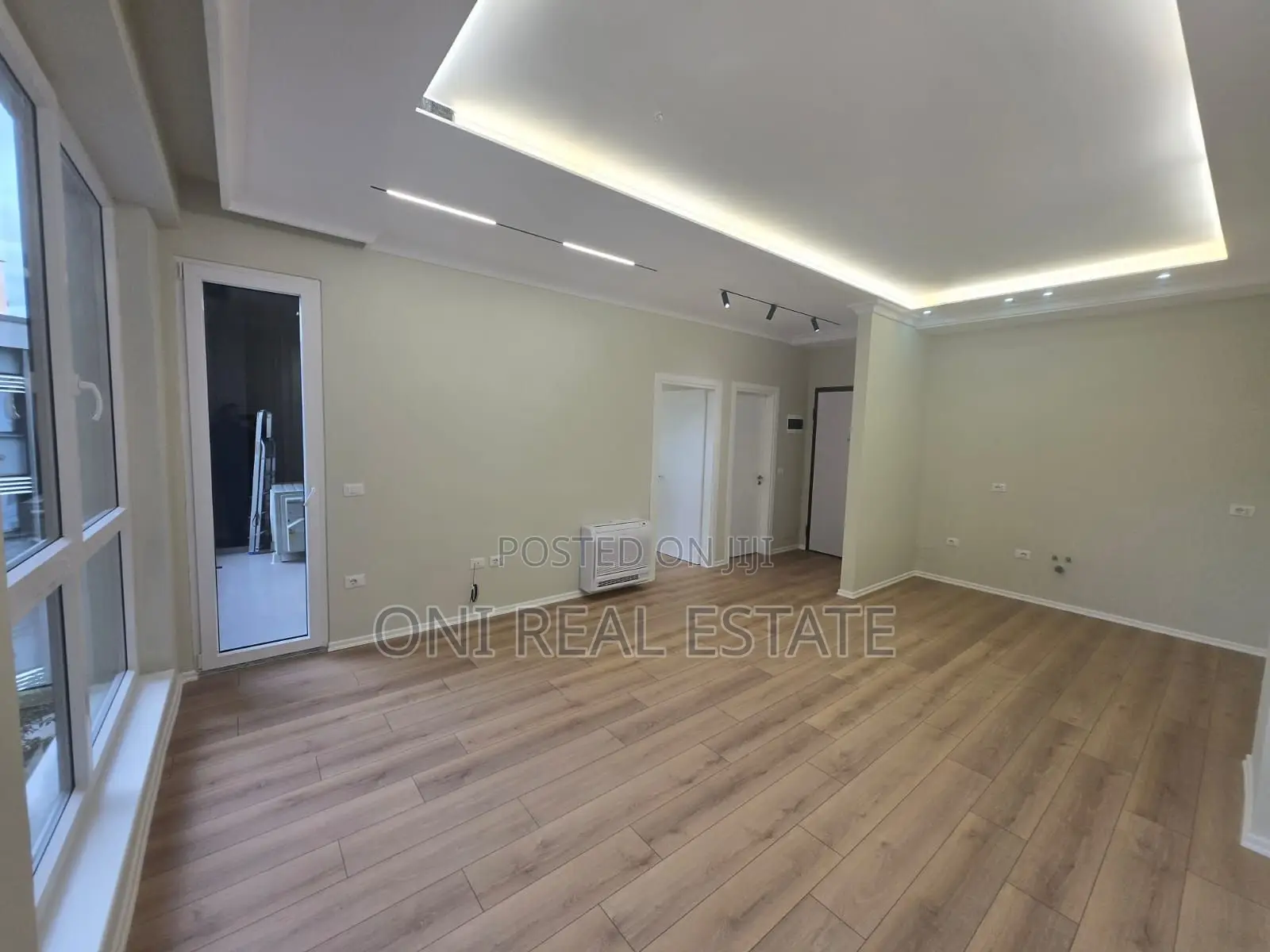 Office to rent Komuna e Parisit - Kristal Center (Tirana - city)