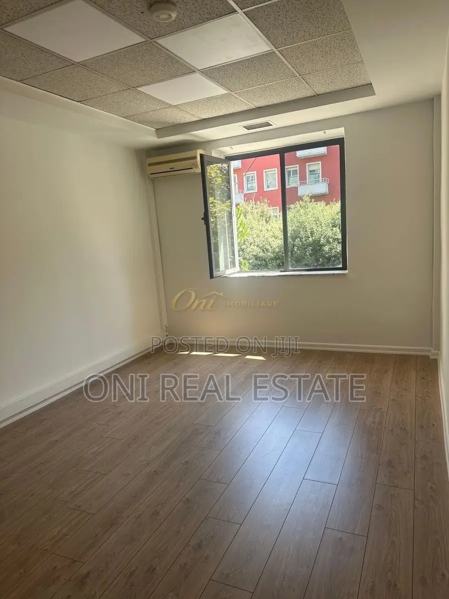 Office to rent Barrikadave Str. - King Zog I Blvd. - Maternity Hospita