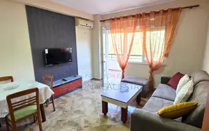 Shitet Apartament 1+1 në Shkëmbin e Kavajës (mbi rrugë) !!
