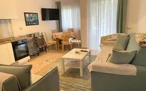 Shitet apartament 1+1 në vijë të parë në Golem