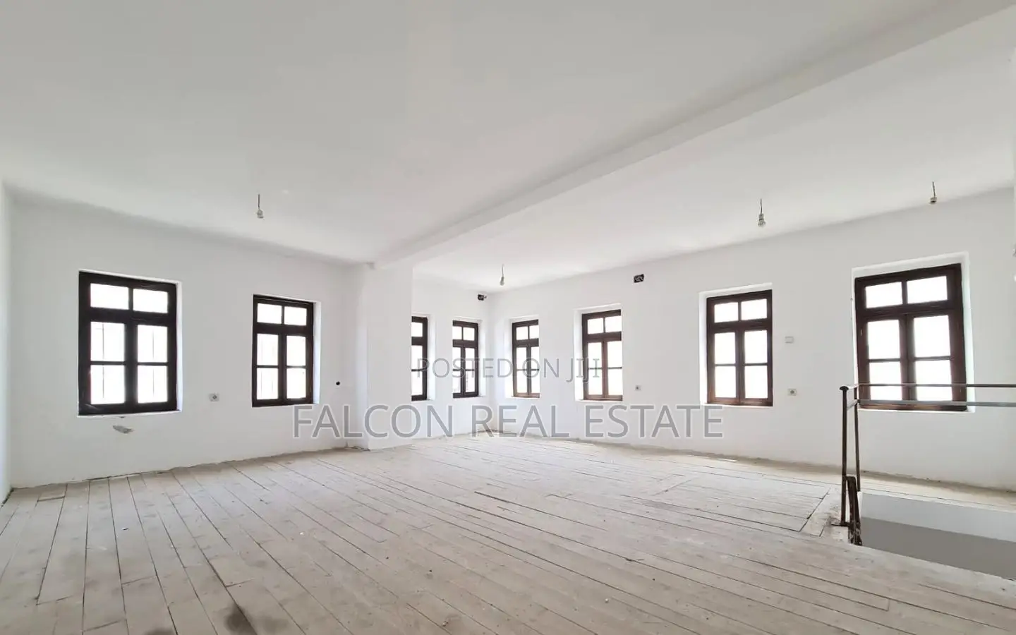 Shitet apartament 2+1 -Tek Trekëndëshi