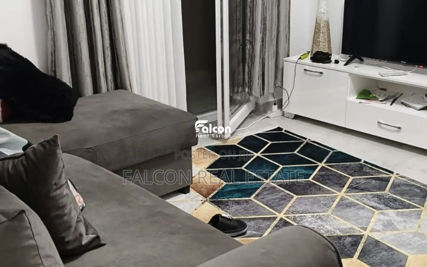 Shitet apartament 1+1 në Golem !!