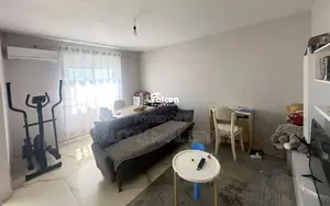 Shitet apartament 1+1 në Lagjen 16, pranë Kopshtit Soros-Durres