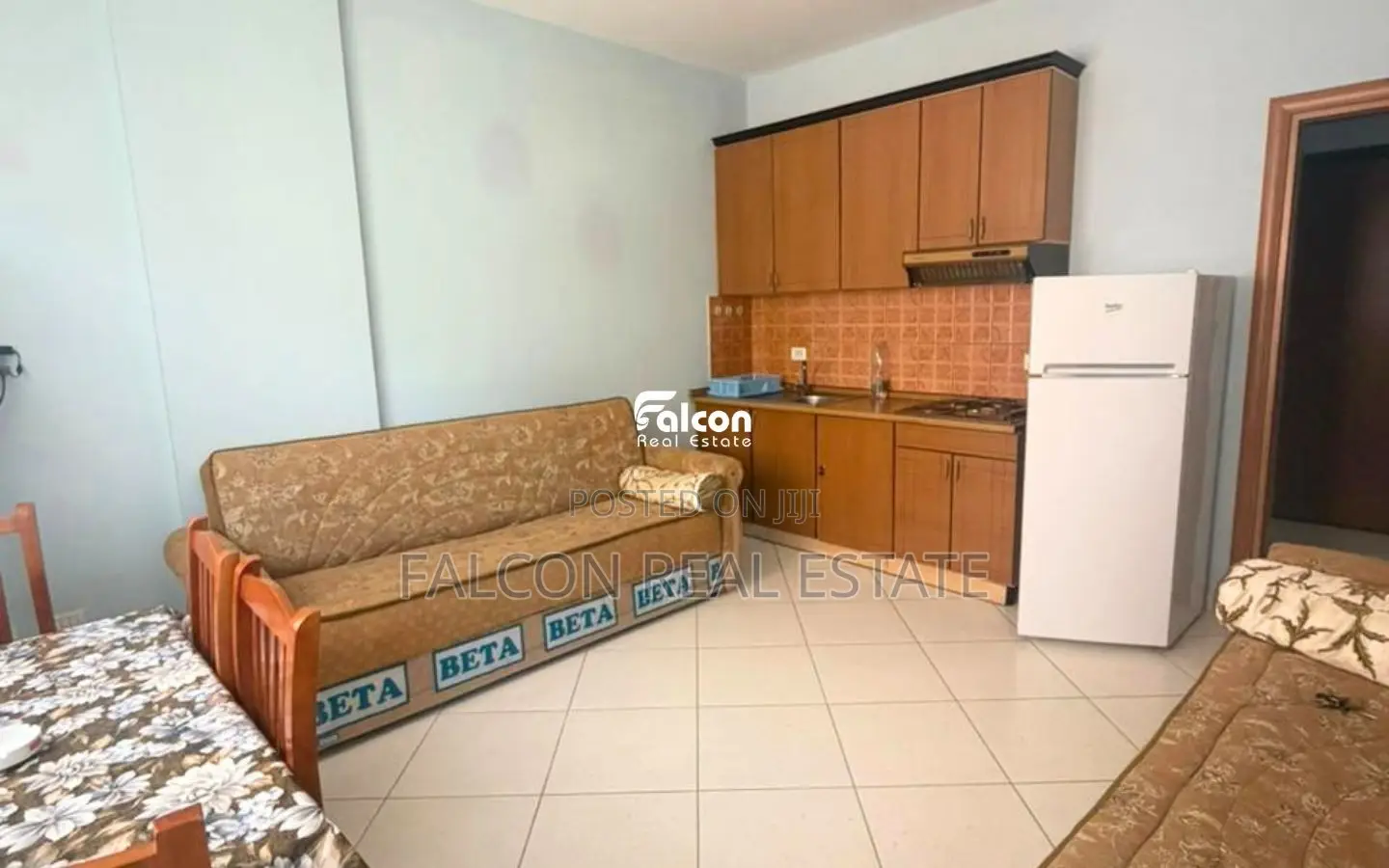 Apartament 1+1 për Shitje-Vendndodhja: Shkëmbi i Kavajës, sipër rrugës
