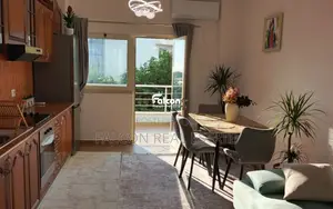 Shitet apartament 1+1 buzë detit në Golem, pranë Hotel Premium!