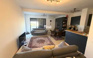 Shitet Apartament 2+1+2 me Verandë, në Zonën e Spitalit, Durrës !!